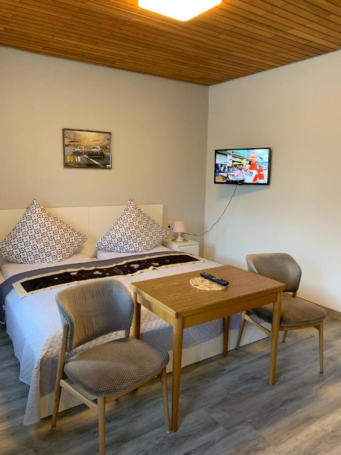 Vina Am Ring Bed & Breakfast Mannebach  Luaran gambar